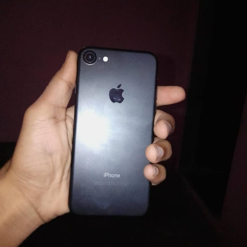 Apple iPhone 7 0