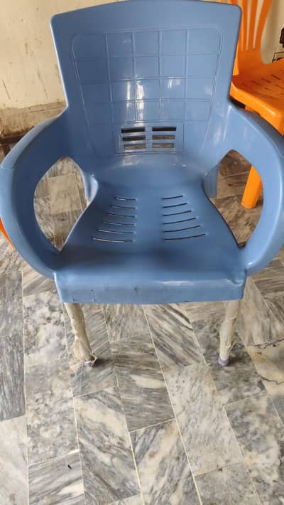 urgent sale Kursi  40 Kursi Hain Home ke liye Shop ke liye istemal hai