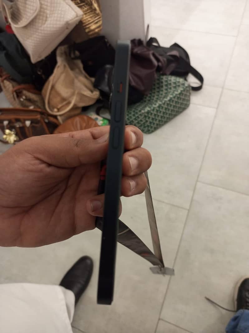 Apple iPhone 14 3