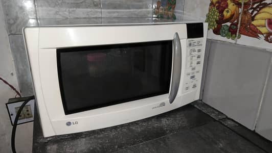 LG WaveDOM Microwave Oven For Sale In Excellent Working Condition