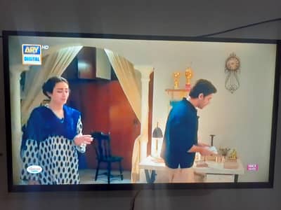 Led Tv 40 Inches Smart Very Good Conditions