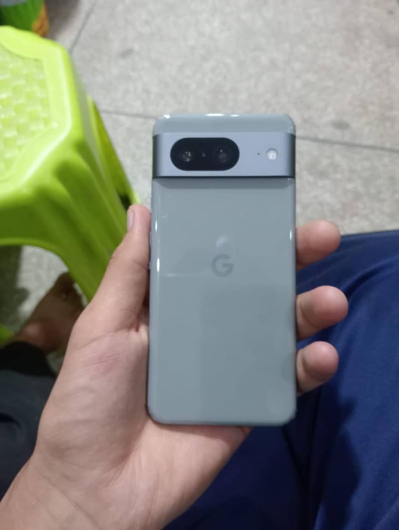 Google Pixel 8 4