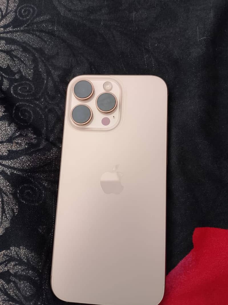 iPhone 16 Pro Max 4