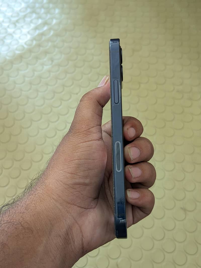 Apple iPhone 12 2