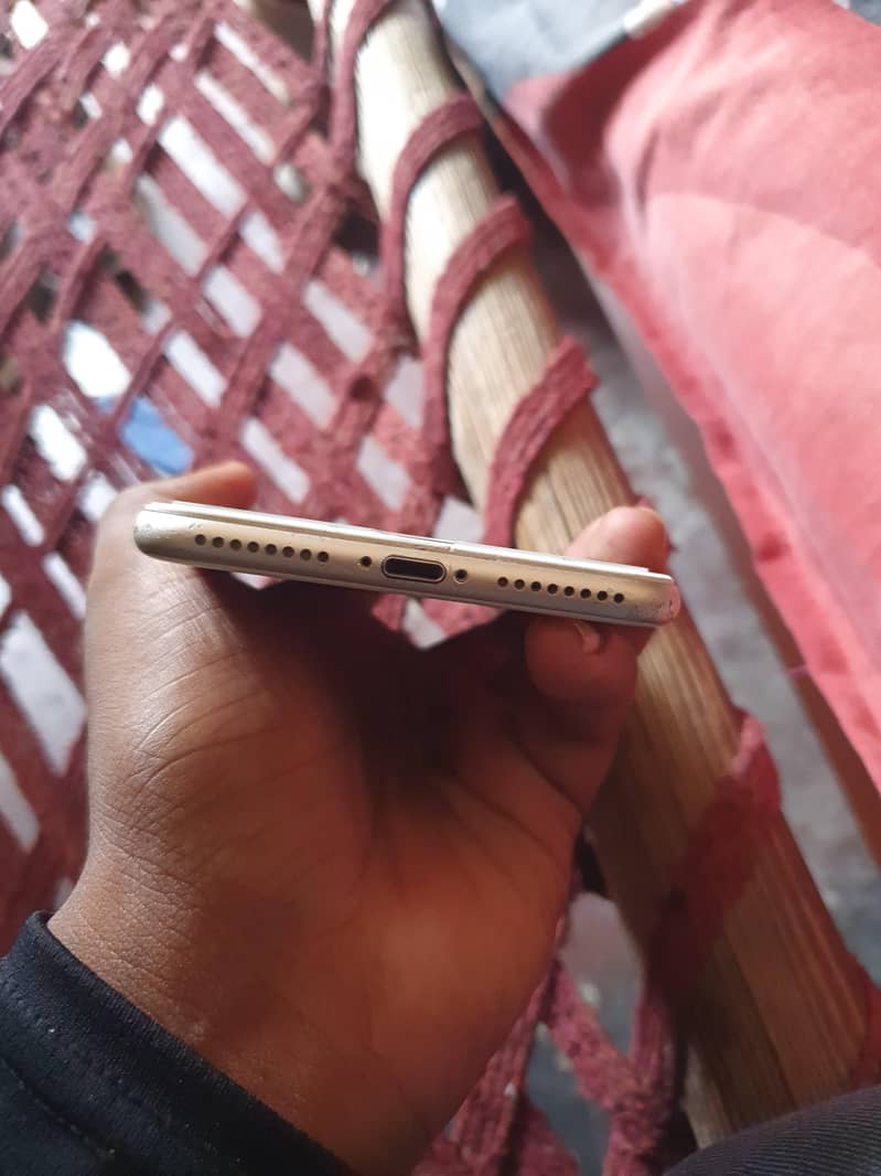 Apple iPhone 7 Plus 2