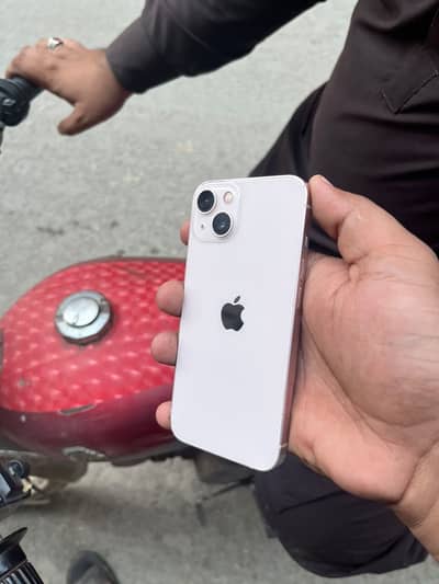 Apple iPhone 13