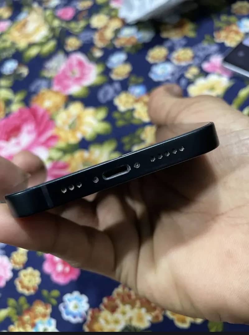 iPhone 14 3