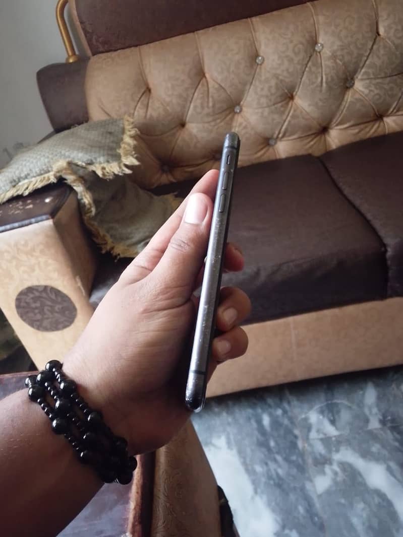 Apple iPhone 11 3