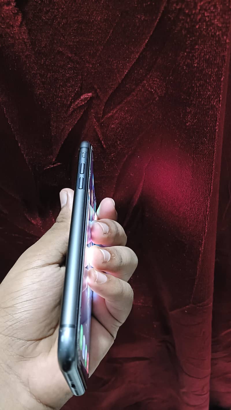 Apple iPhone 11 3