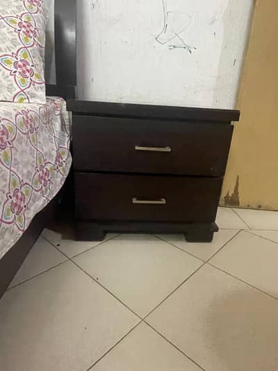 bed now side tables without metress