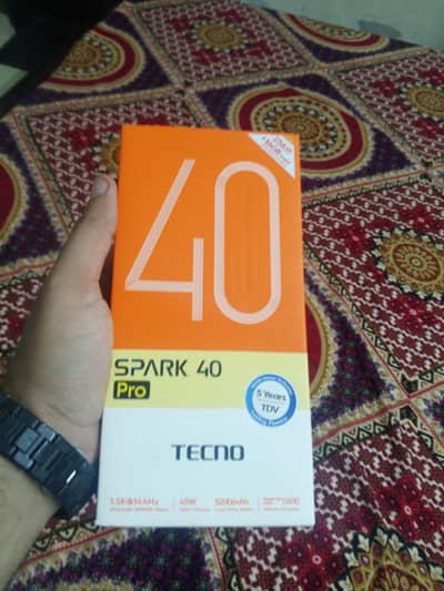 spark 40 pro 8/256 totally original scratch phone ke upar nahi hai