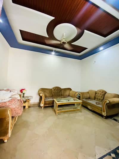 0321 86 10 688 Beautiful 5.5 house 4bedrooms double kitchen drawing big car garage suigas available