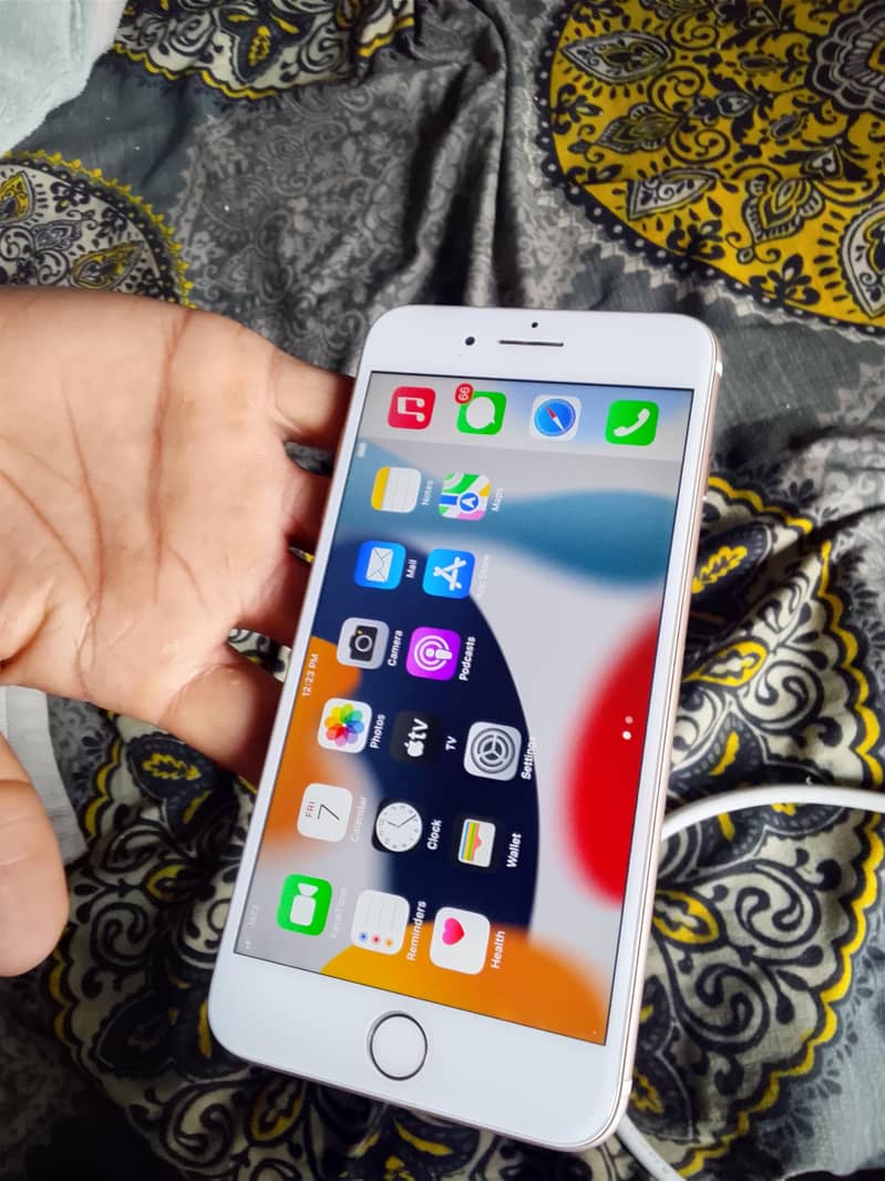 Apple iPhone 7 Plus 0