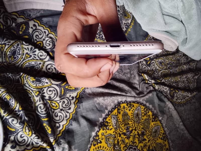 Apple iPhone 7 Plus 5
