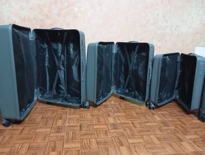 Verage Premium Hard Shell Luggage Set (3 Pieces) | Slightly Used | Li