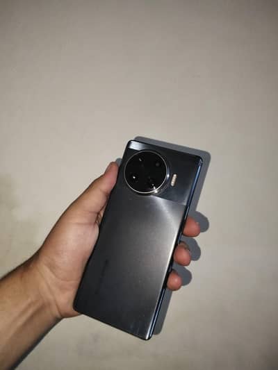 Tecno spark 20 pro plus