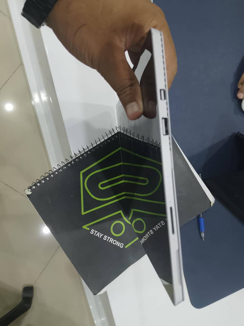Microsoft surface pro 4 (Touch screen) 6