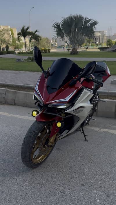 Honda CB400 SF Hyper VTEC Engine Swap | Ducati Panigale Replica