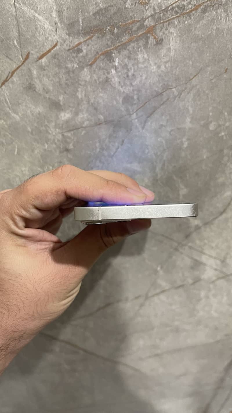 Apple iPhone 13 4