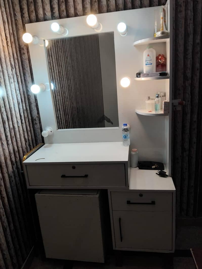 dressing table 0
