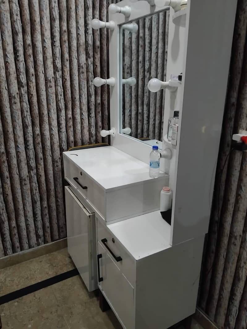 dressing table 2