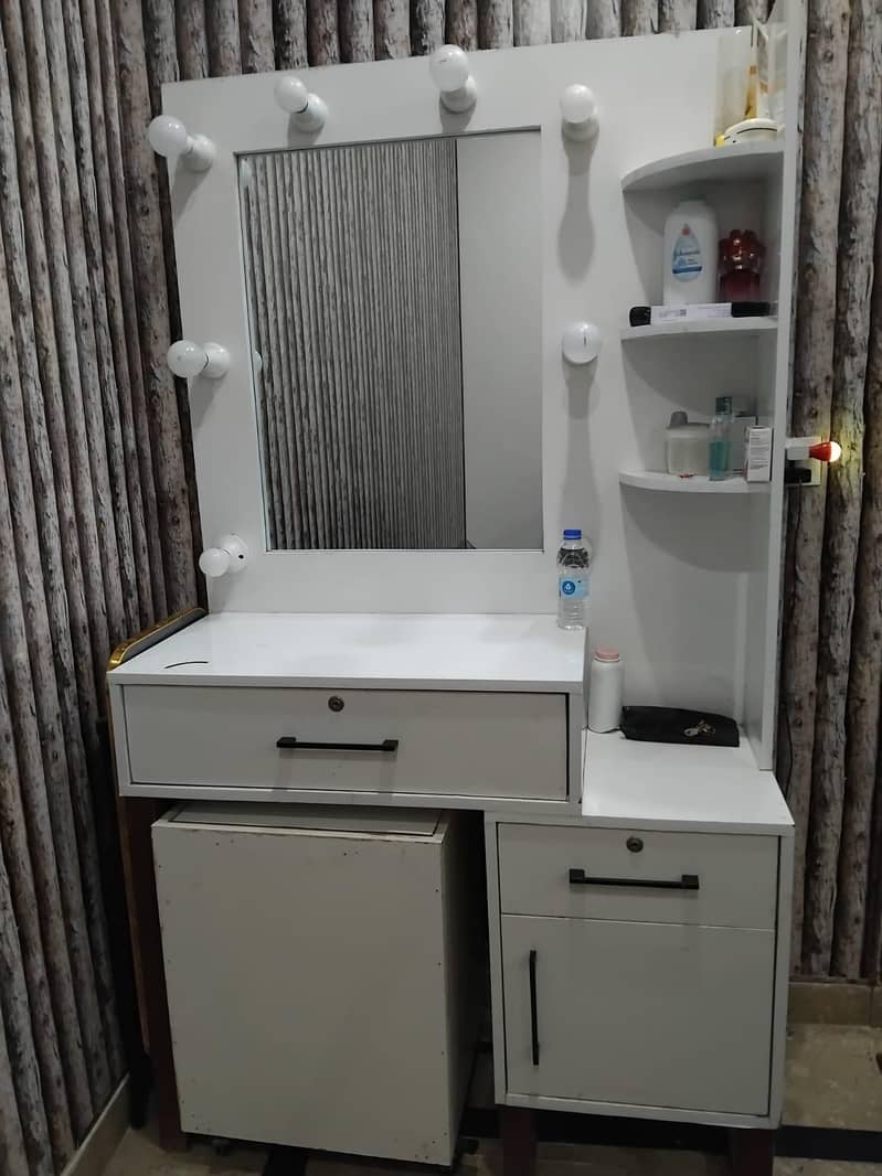 dressing table 3