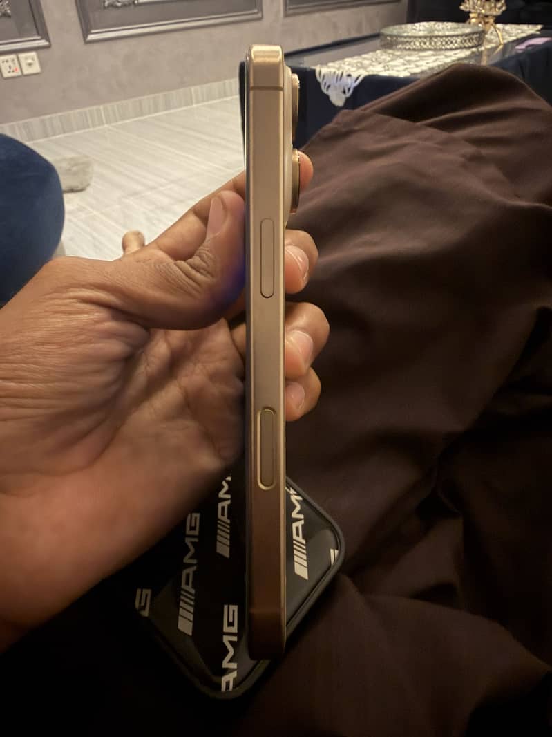 Apple iPhone 16 Pro 2