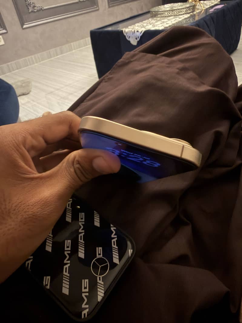 Apple iPhone 16 Pro 3