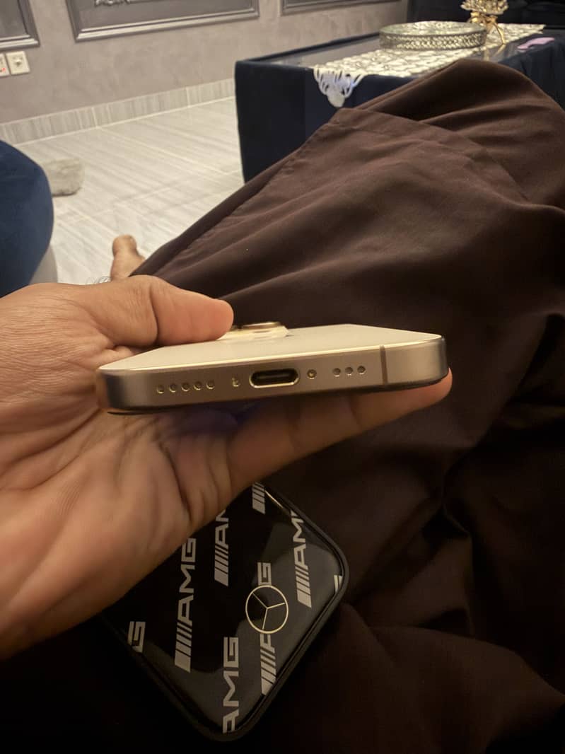 Apple iPhone 16 Pro 4