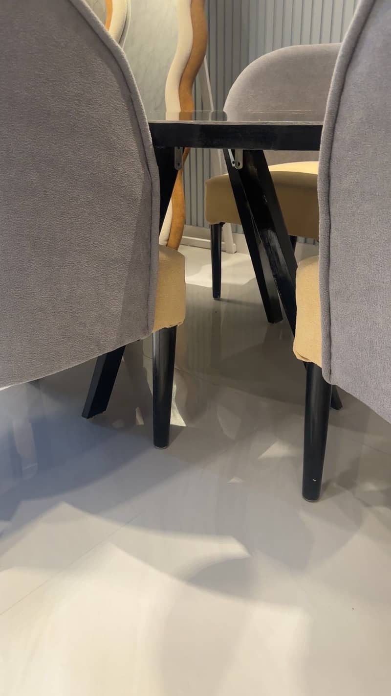 Dinning table 0