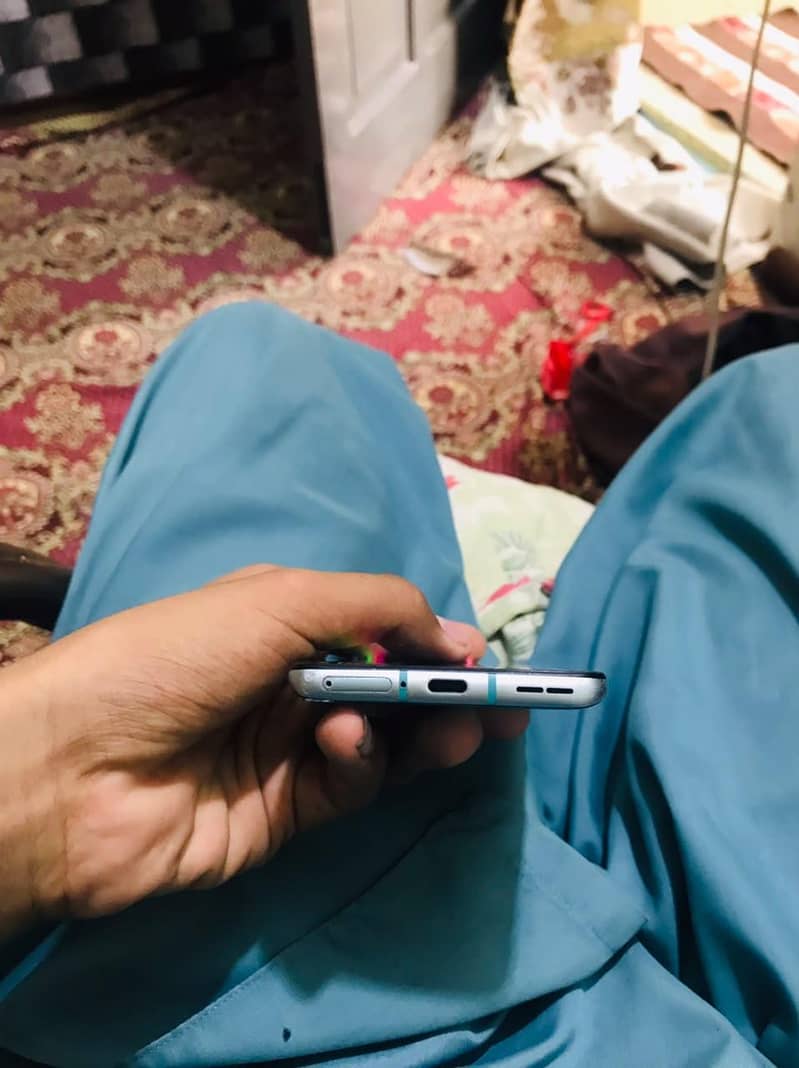One Plus 8T 4