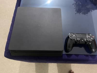 PS4 Slim 500GB Non-Jailbreak +GTA V Premium disc + Original Controller