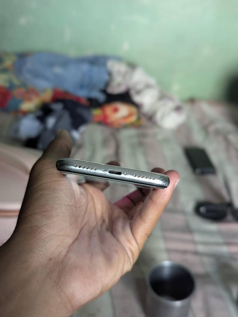 Apple iPhone X 3