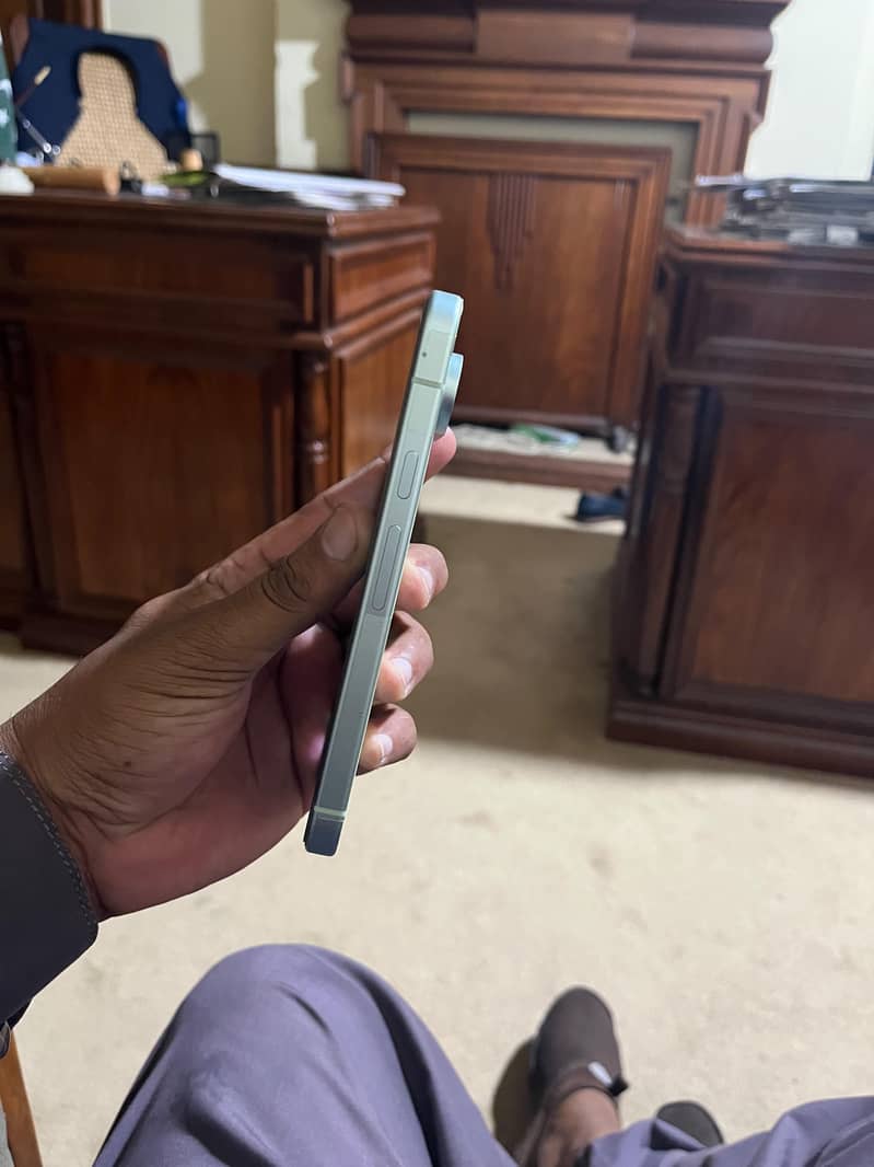 Google Pixel 9 4
