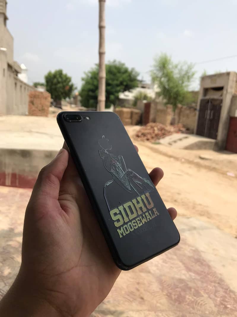 Apple iPhone 7 Plus 2