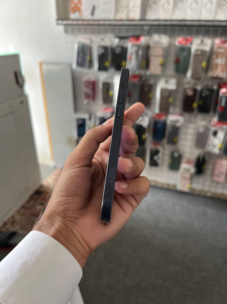 iPhone 12 3