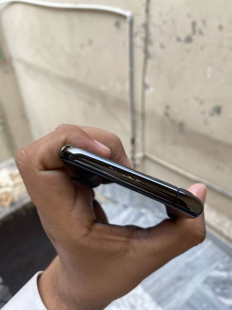 iPhone 11 Pro 4
