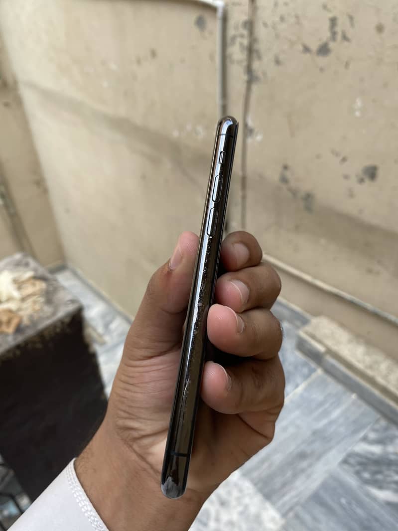 iPhone 11 Pro 5