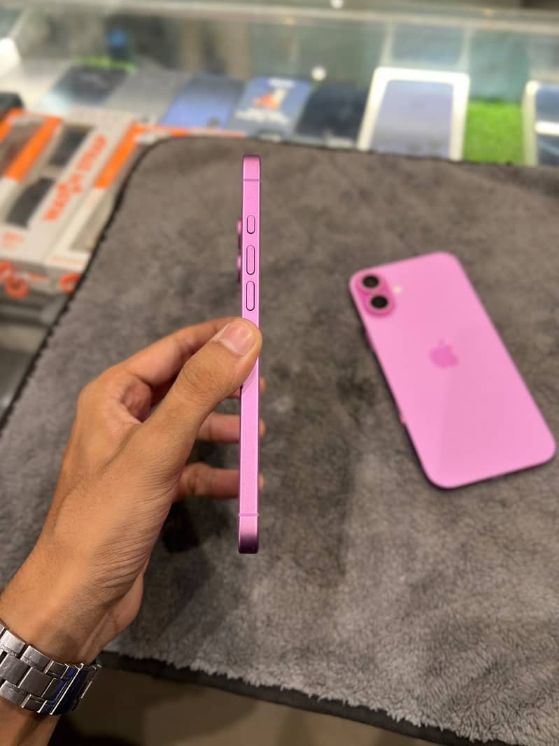 iPhone 16 Plus 4