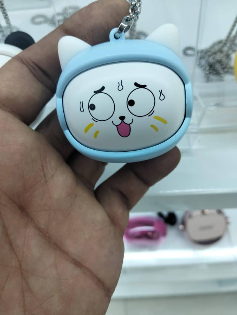 earbuds 17