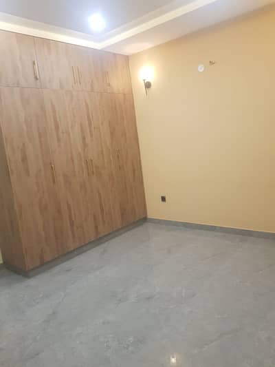 5 Marla House Is Available In Lake City