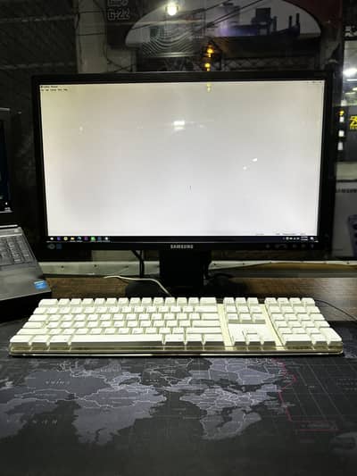 Samsung 22 inch lcd monitor dots seen in pictures