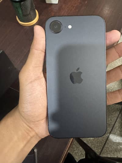 Apple iPhone 16e
