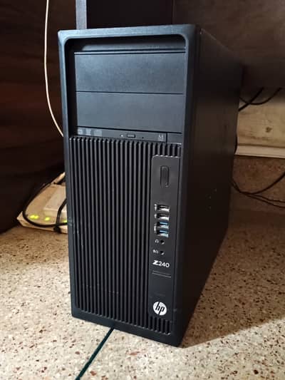 HP Z240 Workstation Xeon E3-1220 v5