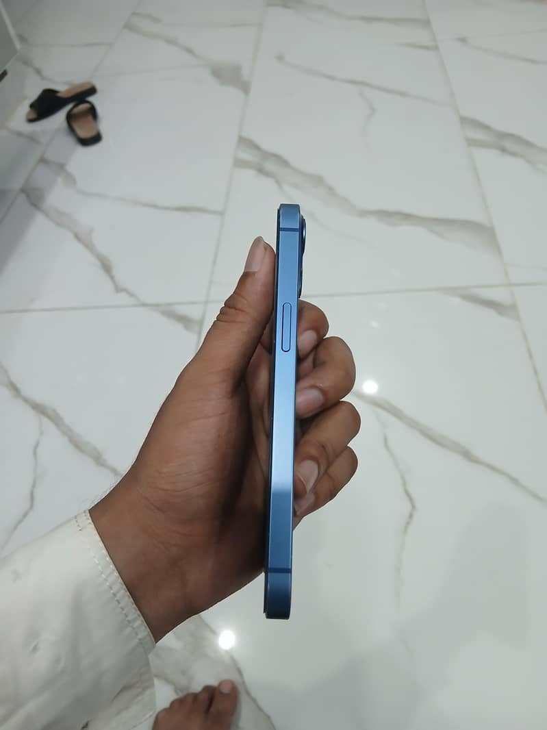 Apple iPhone 13 2