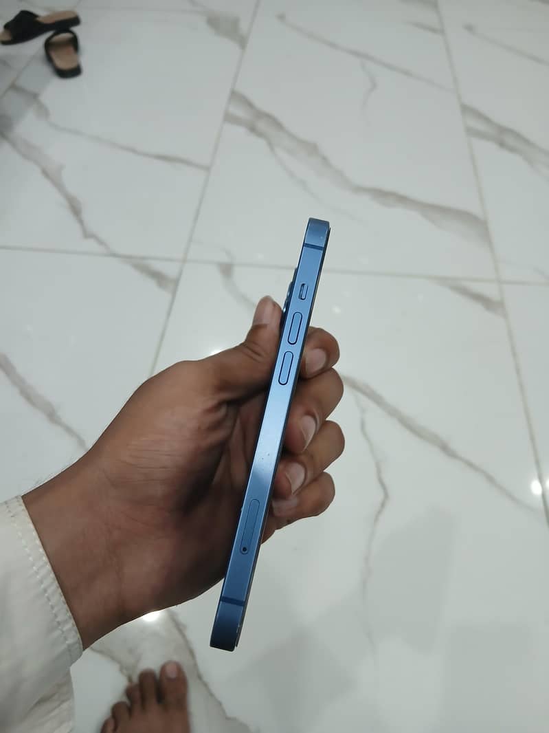 Apple iPhone 13 4