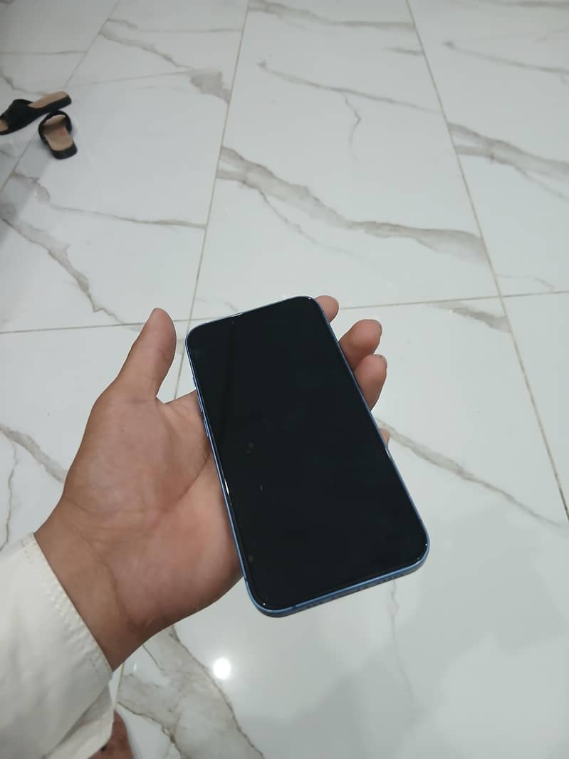 Apple iPhone 13 5