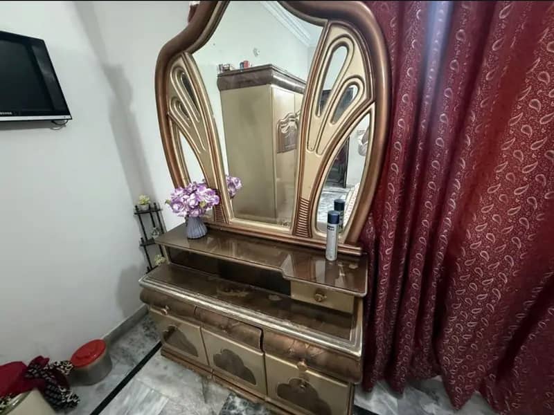 dressing table nd side tables 0