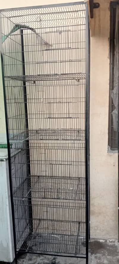 4 Step Metal cage in Good Condition