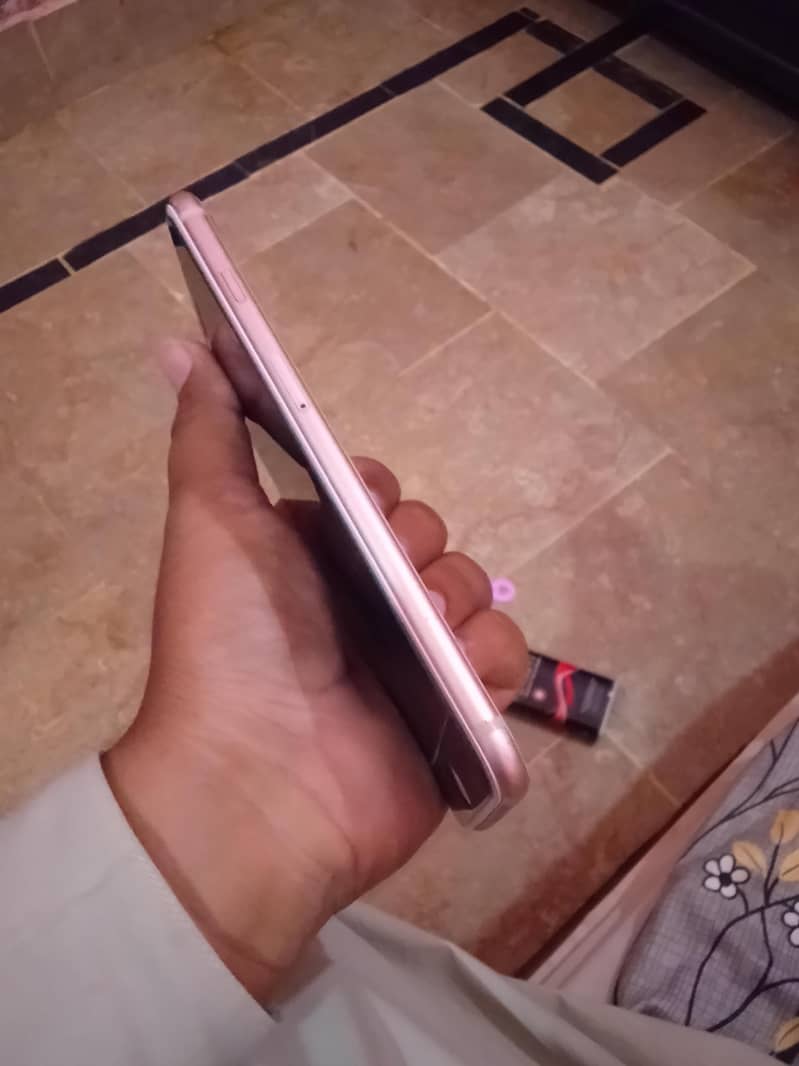 Apple iPhone 8 Plus 0